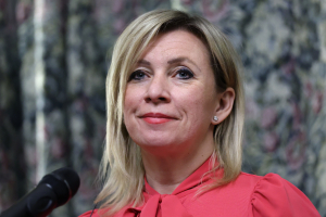 Ζαχάροβα: Αργή αλλά σταθερή η πρόοδος στις ειρηνευτικές συνομιλίες με ΗΠΑ