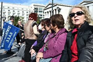 Επίδομα 250 ευρώ: Ποιοι συνταξιούχοι θα το λάβουν και πότε