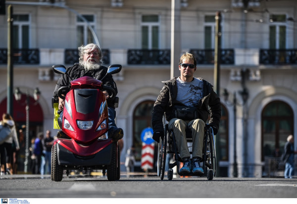Αλλάζουν όλα για τα ΑμεΑ - Προσωπικός βοηθός, κάρτα αναπηρίας και αλλαγές στα ΚΕΠΑ