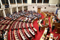 Βουλή: Εν αναμονή της διαβίβασης της δικογραφίας των Τεμπών