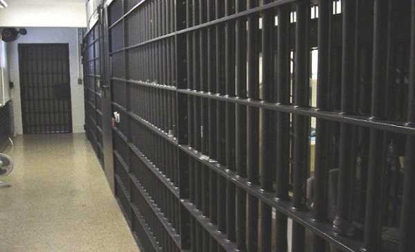 Πανούσης: Τροπολογία για τις εκπαιδευτικές άδειες όλων των κρατουμένων