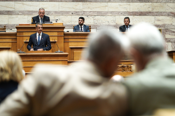 Κλίνατε επί ...δεξιά - αλλά μην το ομολογείτε -Δεν ανανεώνεται η θητεία της Προέδρου