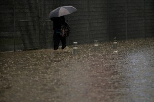 Η καταιγίδα «Κάρμεν» πλήττει τη Γαλλία - Ενας νεκρός