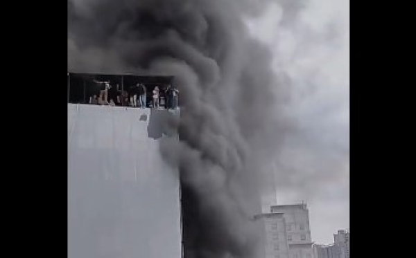 Ινδονησία: Φωτιά σε επταώροφο κτίριο στην Τζακάρτα - 20 νεκροί (βίντεο)