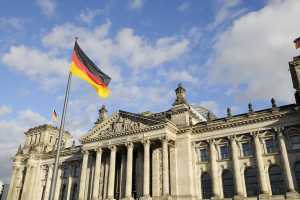 Βερολίνο: Θα εξετάσουμε προσεκτικά τη νέα συμφωνία, να παραμείνει το ΔΝΤ