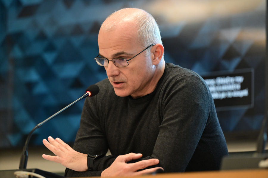 Ο Αντώνης Ψαροπουλος κι ο ανακριτής των Τεμπών στην ίδια αίθουσα ξανά