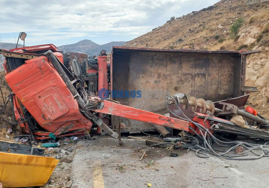 Νάξος: Ντελαπάρισε φορτηγό του ΔΕΔΔΗΕ στο δρόμο Κωμιακής – Ανέφαμα (εικόνες)