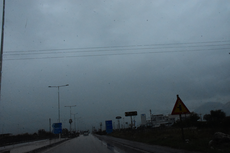 Άστατος... ο καιρός σήμερα: Πού θα έχει ήλιο και πού θα ρίχνει καταιγίδες