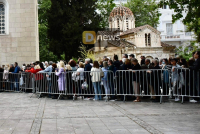 Κοσμοσυρροή στη Μητρόπολη για προσκήνυμα της εικόνας Άξιον Εστί