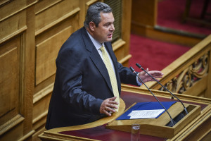 «Βόμβα» Καμμένου: Καλεί σε παραίτηση 101 βουλευτές - «Υπογράφω πρώτος τη δική μου»