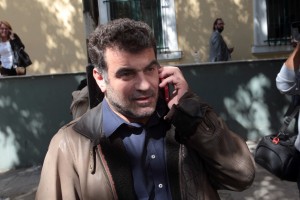 Συνελήφθη ο Κώστας Βαξεβάνης - «Πήγα αυτοβούλως» απαντά ο ίδιος
