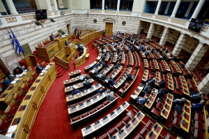 Βουλή: Κατατέθηκε το σχέδιο «Ηρακλής» για τα κόκκινα δάνεια