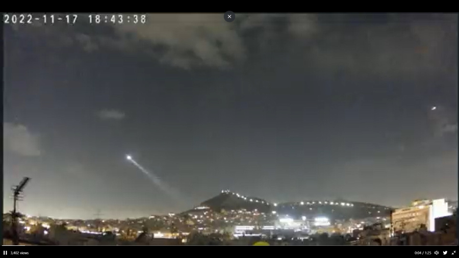 Ο Θοδωρής Κολυδάς κατέγραψε απόβαση... UFO στην Αθήνα και «έριξε» το Τwitter