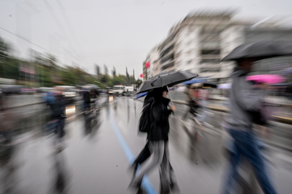 Ξεκινά τριήμερο κακοκαιρίας: «Πορτοκαλί» προειδοποίηση - Ποιες περιοχές θα σαρώσει