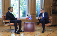 Συνάντηση Μητσοτάκη-Μακρόν στο Μέγαρο Μαξίμου: «Ελλάς, Γαλλία, Συμμαχία»