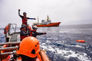Λιβύη: Πενήντα πέντε σοροί ανασύρθηκαν από το ναυάγιο πλοίου που μετέφερε μετανάστες