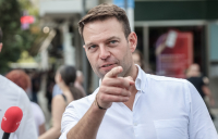 ΣΥΡΙΖΑ: Να ελεγχθούν το πόθεν έσχες και οι offshore του Κασσελάκη