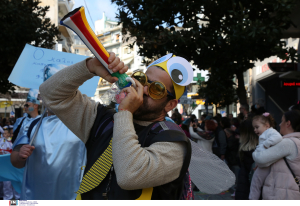 Βραχνάς και οι απόκριες για το οικογενειακό εισόδημα, πάρτυ και στολές «γονατίζουν» τους γονείς