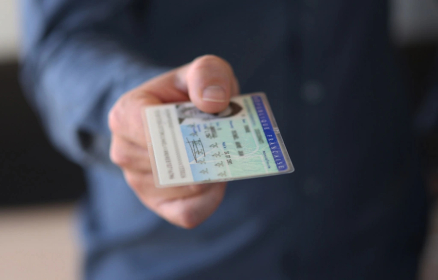 Νέες ταυτότητες: Τι αλλάζει στις τράπεζες και στις καθημερινές συναλλαγές