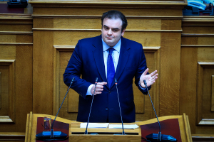 Ρίχνει τους τόνους ο Πιερρακάκης μετά το «ντελίριο» Γεωργιαδή - Βορίδη