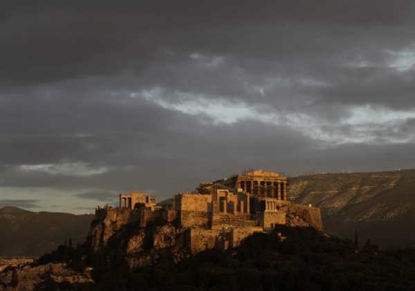 FAZ: Η Ελλάδα δεν θα καταφέρει να βγει από την κρίση