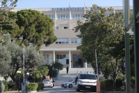 Φωτιά στο Σισμανόγλειο: «Η μητέρα μου υπέστη ανακοπή την ώρα της εκκένωσης», λέει ο γιος της 83χρονης