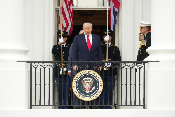 Δημοσκόπηση Reuters/Ipsos: Πόλεμος στο Ιράν και κόστος διαβίωσης «βυθίζουν» τον Τραμπ