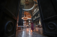 Κωνσταντινούπολη: Σοκ από την καταστροφή στην ιστορική Αυτοκρατορική Πύλη της Αγίας Σοφίας (βίντεο)