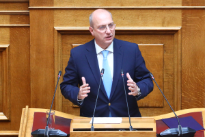 Οικονόμου: Διαφωνεί με Σκέρτσο, «ο ρόλος του βουλευτή δεν είναι να εξυπηρετεί, αλλά να αντιπροσωπεύει»