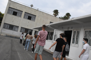 Κορονοϊός: Οι ανήλικοι κολλάνε τον SARS-CoV-2 στο... σπίτι από τους μεγαλύτερους