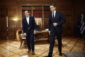 Ο Τσίπρας δεν βρίσκει πολιτική στήριξη για το Σκοπιανό αναφέρει το Reuters