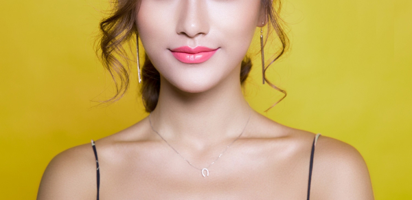 Υαλουρονικό οξύ: Πώς λειτουργεί και πώς μπορεί να σας μεταμορφώσει