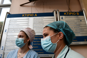 Έρχεται ρύθμιση για το ακαταδίωκτο των γιατρών του ΕΣΥ λόγω... «αρνητών»