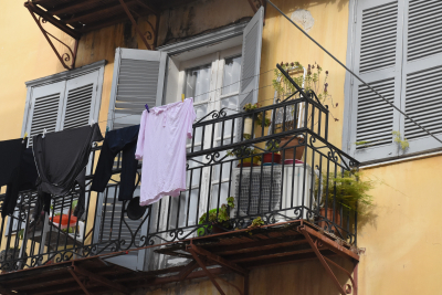 «Μου έπεσε ένα ρούχο στο μπαλκόνι» έλεγε και έκλεβε ανυποψίαστους ενοίκους 18χρονος στη Θεσσαλονίκη