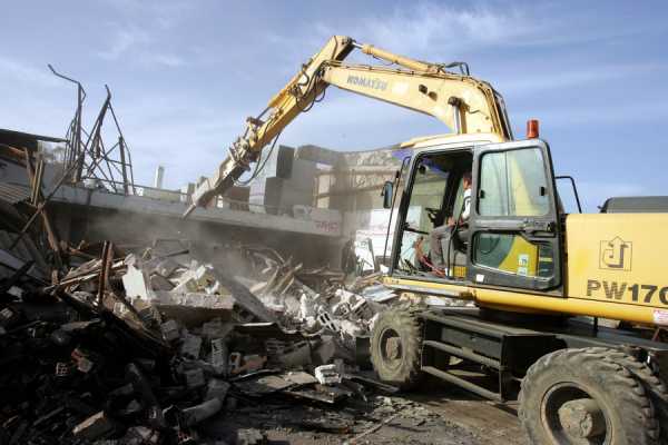 Αναστέλλεται πανελλαδικά η κατεδάφιση αυθαιρέτων