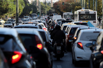 Καραμπόλα τεσσάρων αυτοκινήτων στη Λεωφόρο Αθηνών