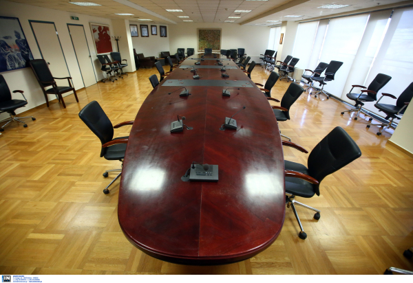 Δημόσιο: Με ευέλικτο ωράριο, τηλεργασία και ειδική άδεια αύριο οι εργαζόμενοι - Τι ισχύει με τα ραντεβού