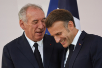 Έπαινοι Μακρόν για το «μνημόνιο» Μπαϊρού - «Θαρραλέο βήμα»