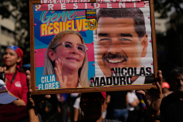 Βενεζουέλα: Μαδούρο και Φλόρες τραυματίστηκαν κατά την αιχμαλώτισή τους από τον στρατό των ΗΠΑ