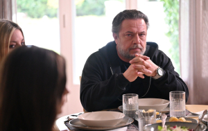 «Να μ’ αγαπάς»: Ο Θεόφιλος απολύει την Βέρα και η υγεία του Λευτέρη επιδεινώνεται