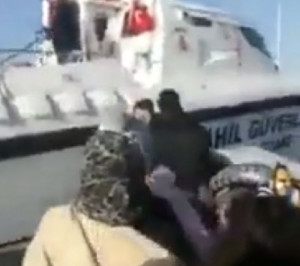 Νέο βίντεο-ντοκουμέντο: Η τουρκική ακτοφυλακή εμβολίζει σκάφος με πρόσφυγες
