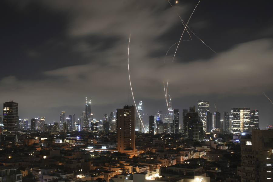 Σε πλήρη εξέλιξη το μπαράζ επιθέσεων Ισραήλ - Ιράν: Τα πέντε «κακά» σενάρια