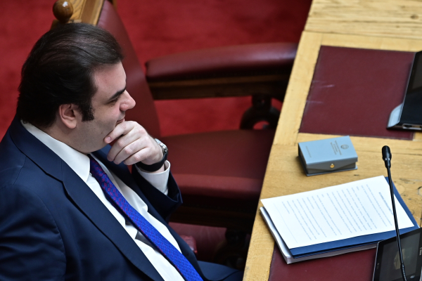 Στήριξη... εξ αριστερών στον Κ. Πιερρακάκη