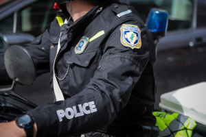 Θεσσαλονίκη: 14χρονος προσπάθησε να πάρει με τη βία το παντέλονι που φορούσε 15χρονος