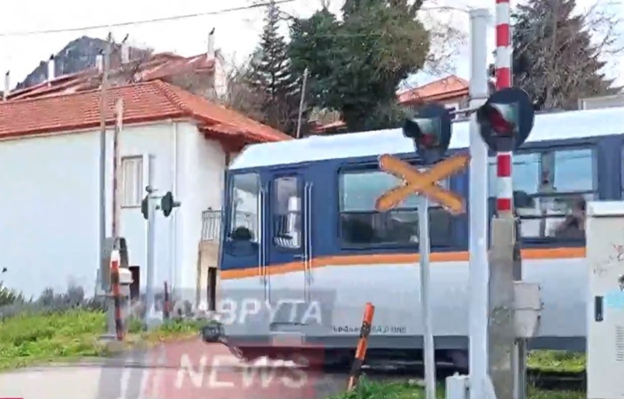 Καλάβρυτα: Με σηκωμένες μπάρες περνάει ο συρμός του Οδοντωτού