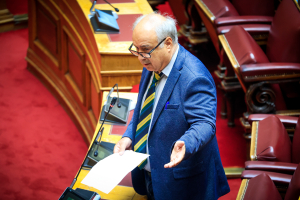 Βλέπει και σε Τσίπρα ο βουλευτής του ΠΑΣΟΚ Παρασκευαΐδης!