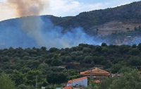 Φωτιά τώρα στο Περάνι Σαλαμίνας – Ήχησε το 112 για εκκένωση οικισμού