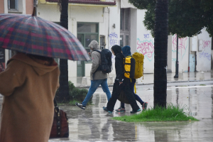 Κακοκαιρία: Καταιγίδες σε Αττική και Πελοπόννησο, live η πορεία της