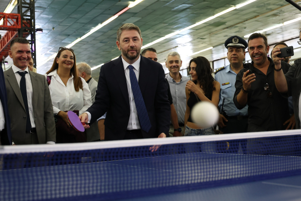 Νίκος Ανδρουλάκης: Επισκέφθηκε τα περίπτερα της 90ης ΔΕΘ - Έπαιξε πινγκ πονγκ με πράσινη ρακέτα