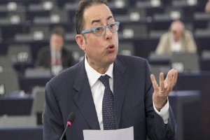 Πιτέλα: Να πάψει ο Σόιμπλε να λέει όχι στην ελάφρυνση χρέους